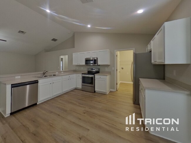 Building Photo - 4081 Lake Bluff Dr