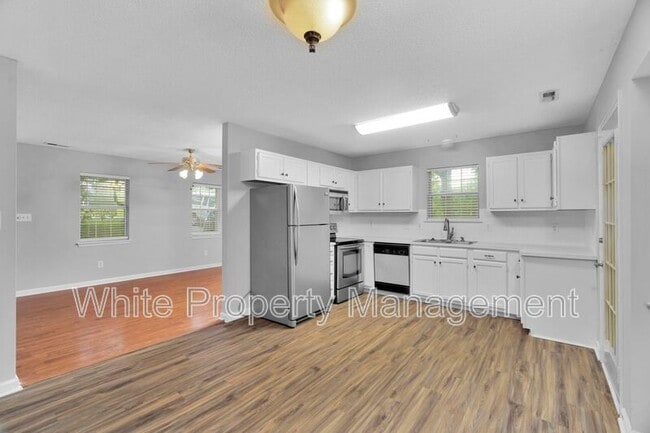 Building Photo - 3501 Sassafras Trail