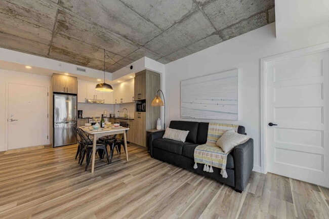 Building Photo - 774 Rue Sainte-Marguerite