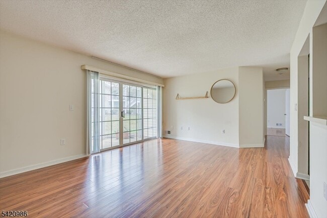 Building Photo - 69 Amberly Ct