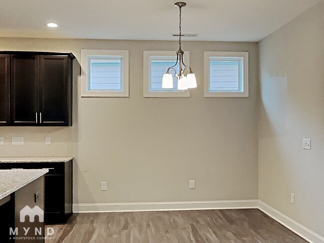 Building Photo - 321 Midnight Moon Dr