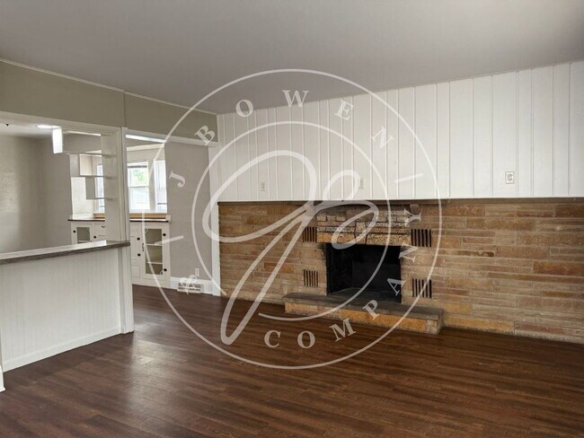 Foto del edificio - "Charming 3-Bed Home with 2 Full Baths - Spacious Living in South Toledo!"