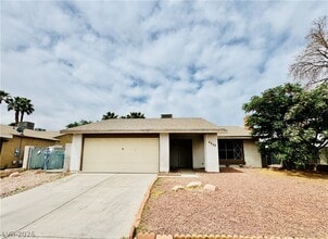Building Photo - 4245 Newhaven Dr