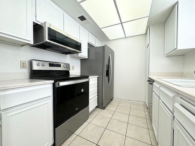 Foto del edificio - AVAILABLE NOW!!! 3 Bedroom / 2 Bath UPSTAI...