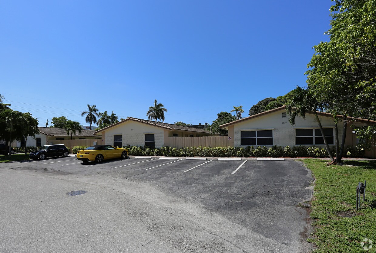 Foto del edificio - 1110-1118 NE 16th Pl