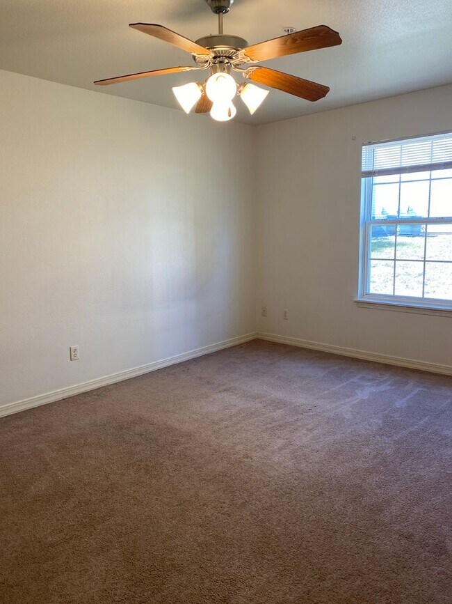 Building Photo - 2 Bedroom 2 bath Fox Pointe Condo/Apartmen...