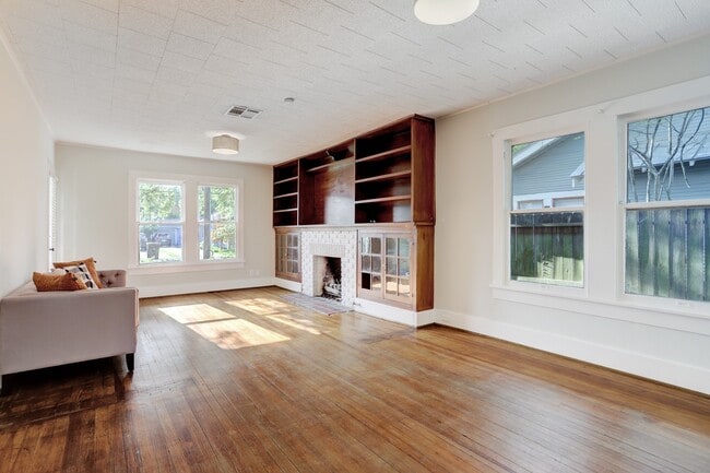 Building Photo - 530 Frasier St