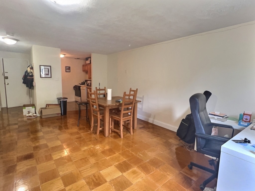 Building Photo - 183 Kent St