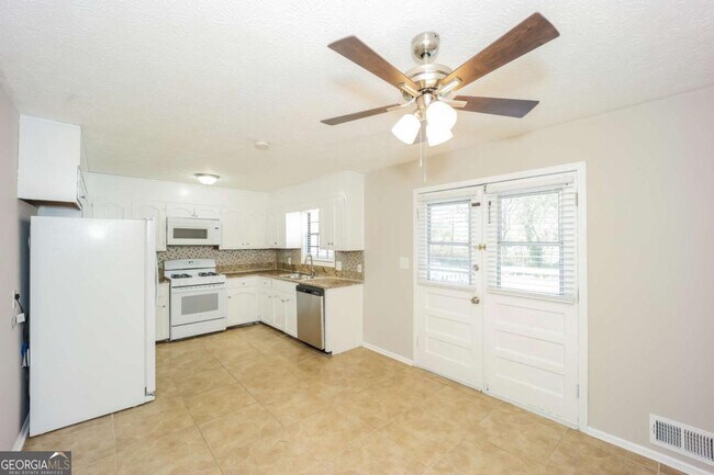 Foto del edificio - 6832 Cedar Dr