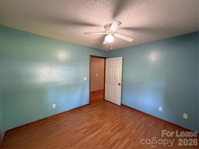 Foto del edificio - 126 Salem Meadow Dr