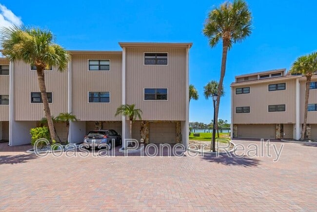 Building Photo - 12356 Capri Cir N