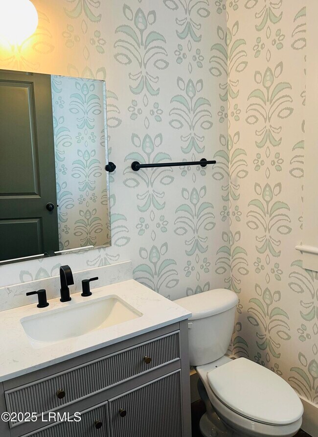 Building Photo - 7 Market