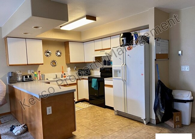 Foto del edificio - HUGE Townhouse near CSU