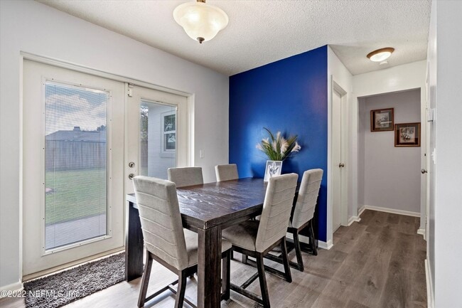 Foto del edificio - 8440 Frost St N