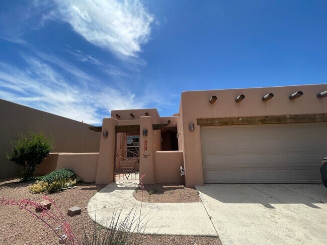 Building Photo - Great Home in Picacho Hills - Fairway Vill...
