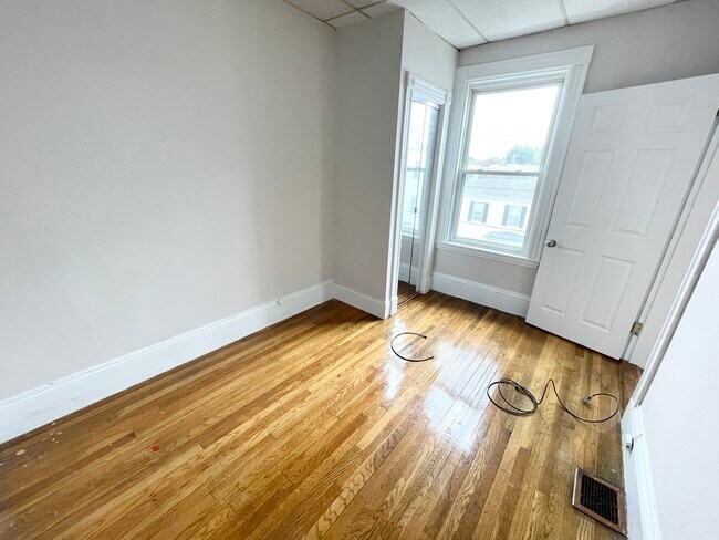 Building Photo - 28 Harbor View St