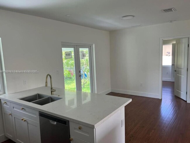 Foto del edificio - 2250 SW 21st St