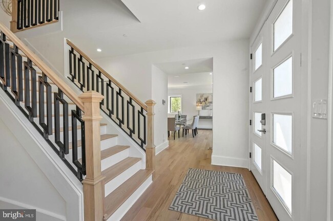 Foto del edificio - 5805 Massachusetts Ave