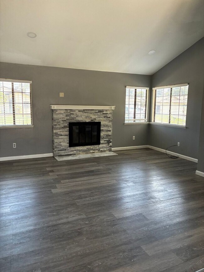 Foto del edificio - Clean & Updated 3-Bedroom Home in Southwest Bakersfield – Available Now!