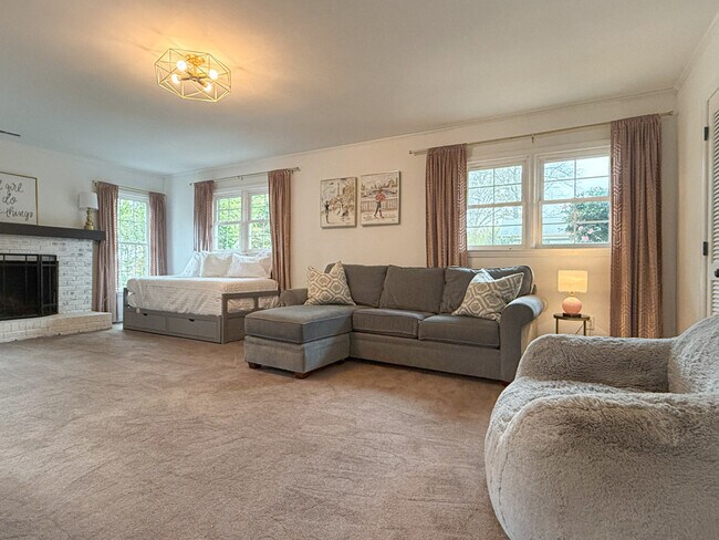 Foto del edificio - 7601 Bedfordshire Dr