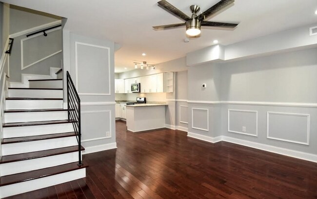 Sala de estar - 1373 Downing St NE