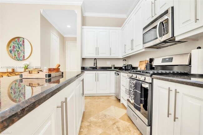 Foto del edificio - 3 br, 2.5 bath House - 1380 NE 24th St # 1380