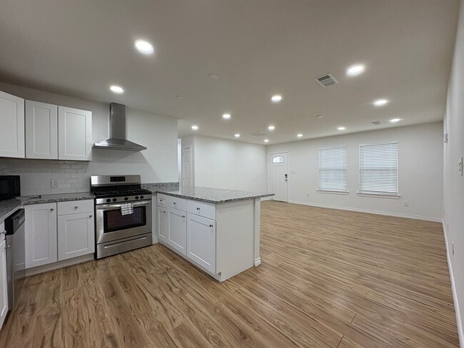 Building Photo - 327 S 3rd St