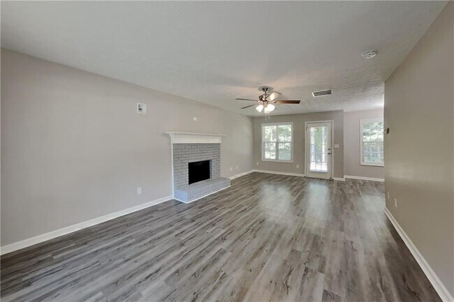Building Photo - 2048 Glen Hope Trace