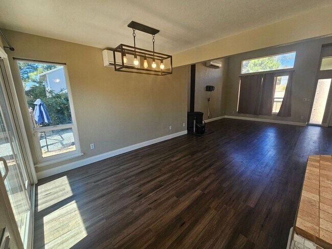 Foto del edificio - 19055 Ravenhill Rd