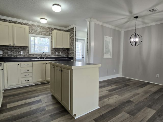 Building Photo - 81 Pritchard St