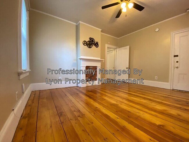Building Photo - 1672 Lonsdale Ave