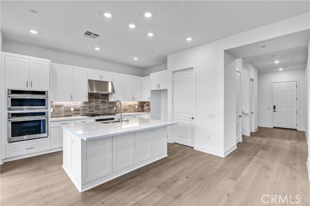 Building Photo - 252 Lily Loop