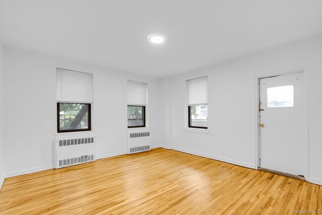 Building Photo - 143-50 Hoover Ave