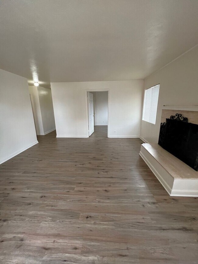 Building Photo - 450 Saint Lawrence Avenue Unit A  - Locate...