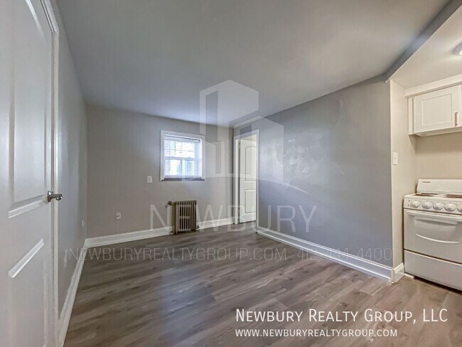 Building Photo - Cozy 1-Bedroom Apartment with Modern Finis...