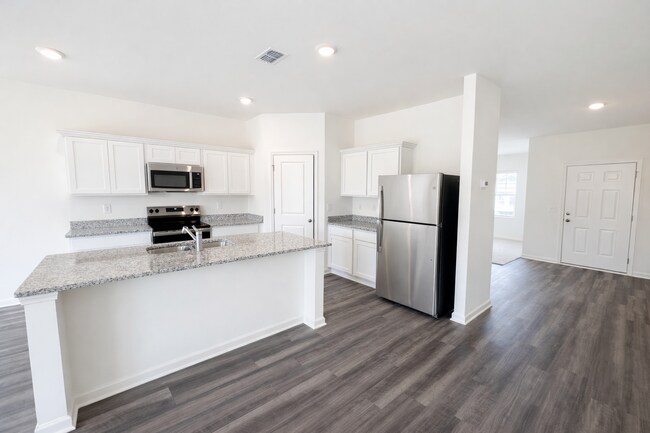 Foto del edificio - Fenced Backyard Coming Soon | Brand New 5 Bed Home in Winder/Bethlehem