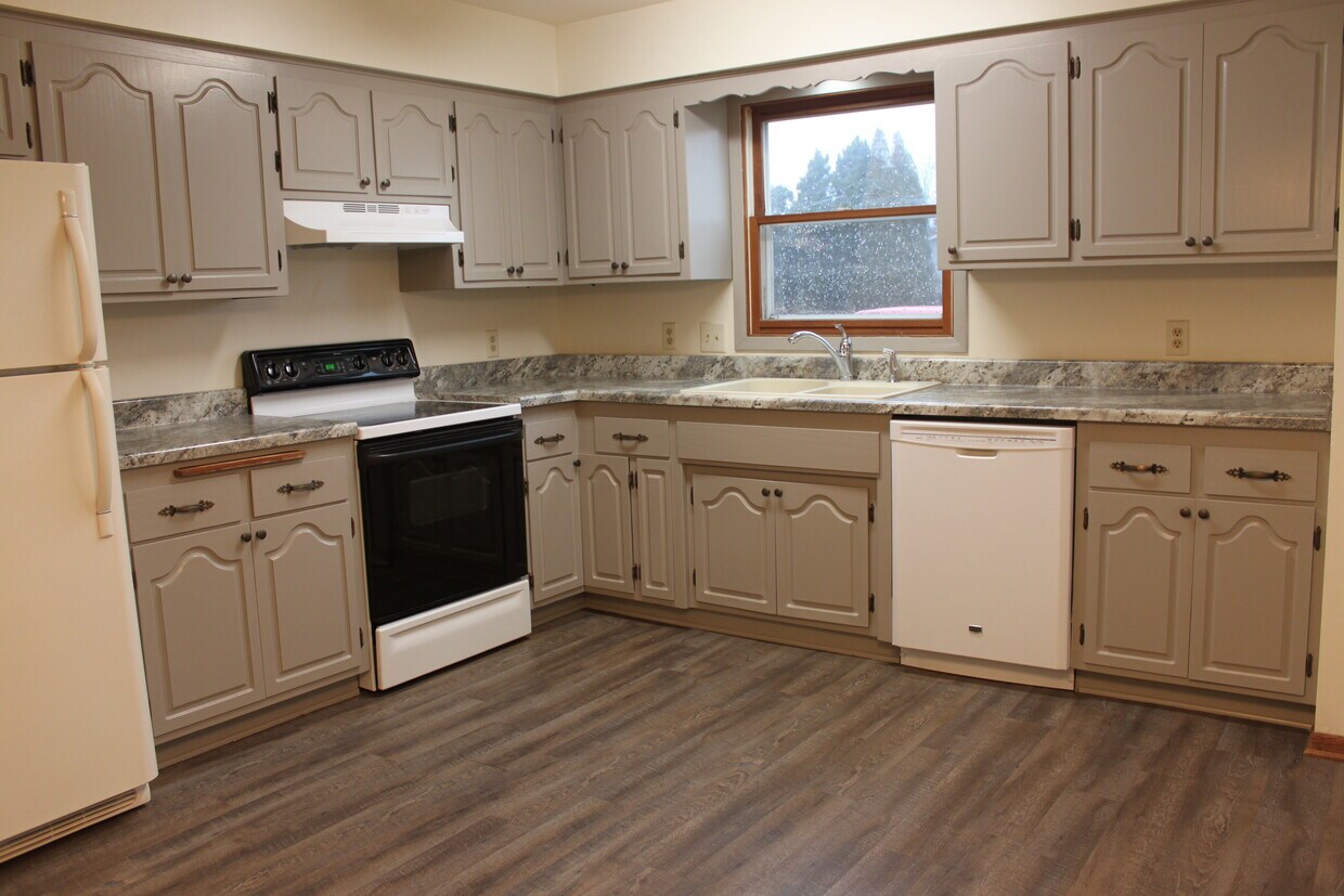 Kitchen - 7954 Daniel Ct