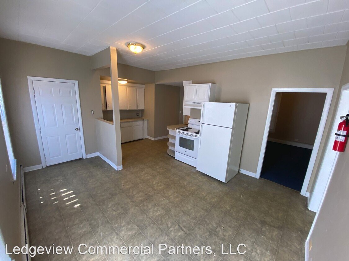 363365 Amherst St, Manchester, NH 03104 Room for Rent in Manchester