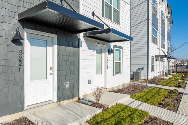 Building Photo - Lookout View Townhomes