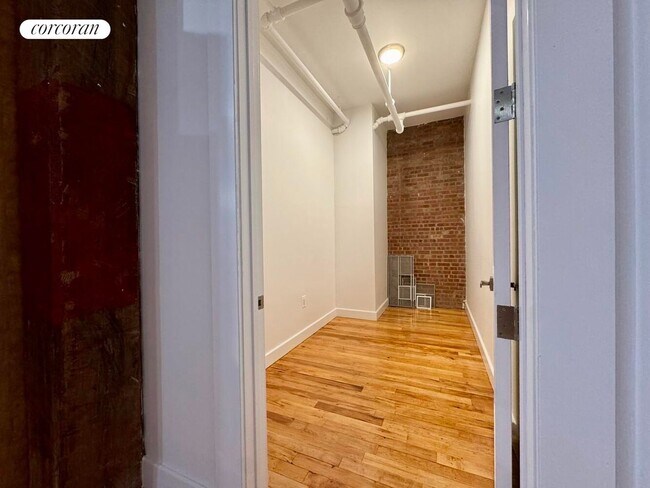 Foto del edificio - 275 Conover St