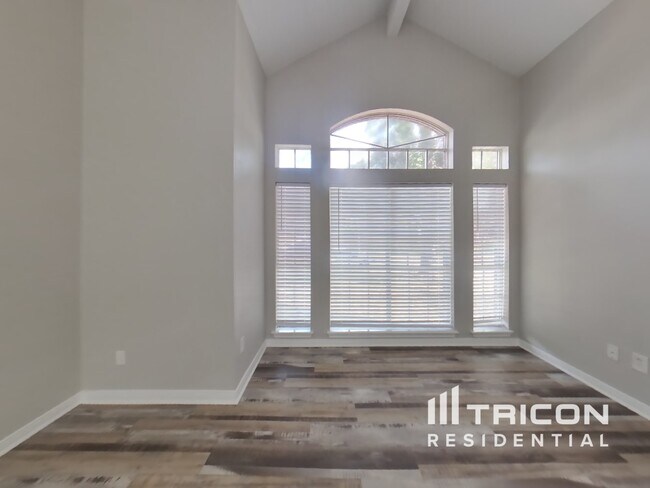 Foto del edificio - 7114 River Garden Dr