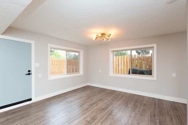 Building Photo - ***CONTEMPORARY COMPFORT ***COLLEGE AREA**...
