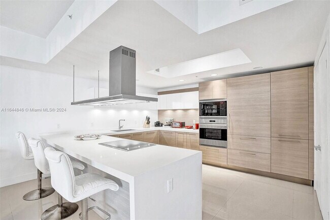 Building Photo - 17301 Biscayne Blvd