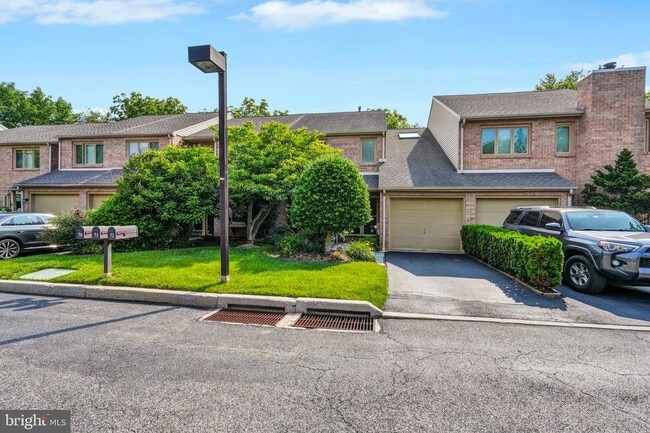 Building Photo - 71 Amity Dr