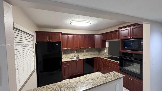 Building Photo - 227 Lakeview Dr