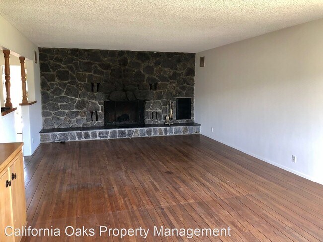 Building Photo - 10840-10848 Santa Rosa Rd