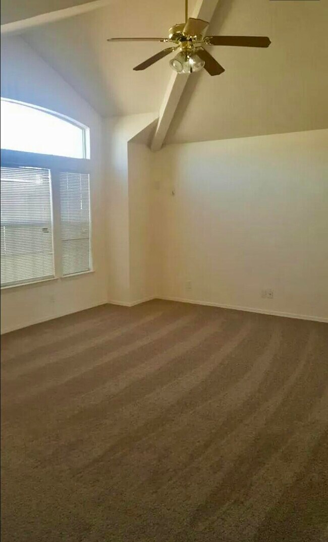 Building Photo - 380 Jardin Bello Ave