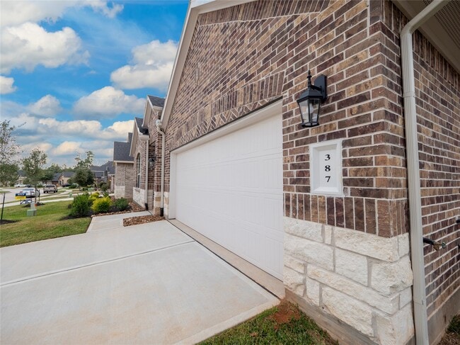 Building Photo - 387 Westlake Terrace Dr