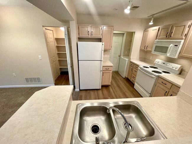 Building Photo - 4545 Wheaton Dr