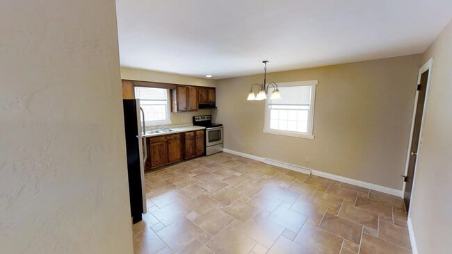 Building Photo - 325 S Matthias St